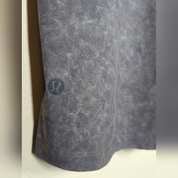 Lululemon Mens T.H.E. Linerless 10"  Shorts Size M Gravel Dust Asphalt Grey EUC - Picture 6 of 7